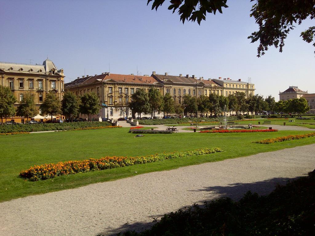 Zagrebrent Apartments Bagian luar foto