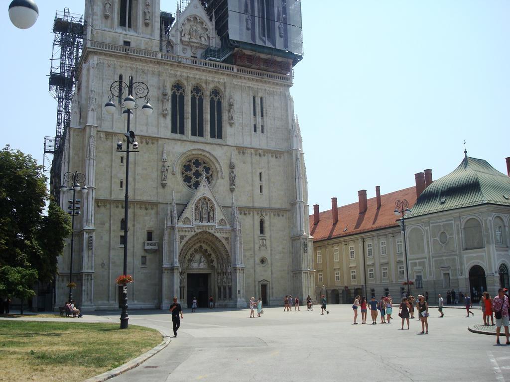 Zagrebrent Apartments Bagian luar foto