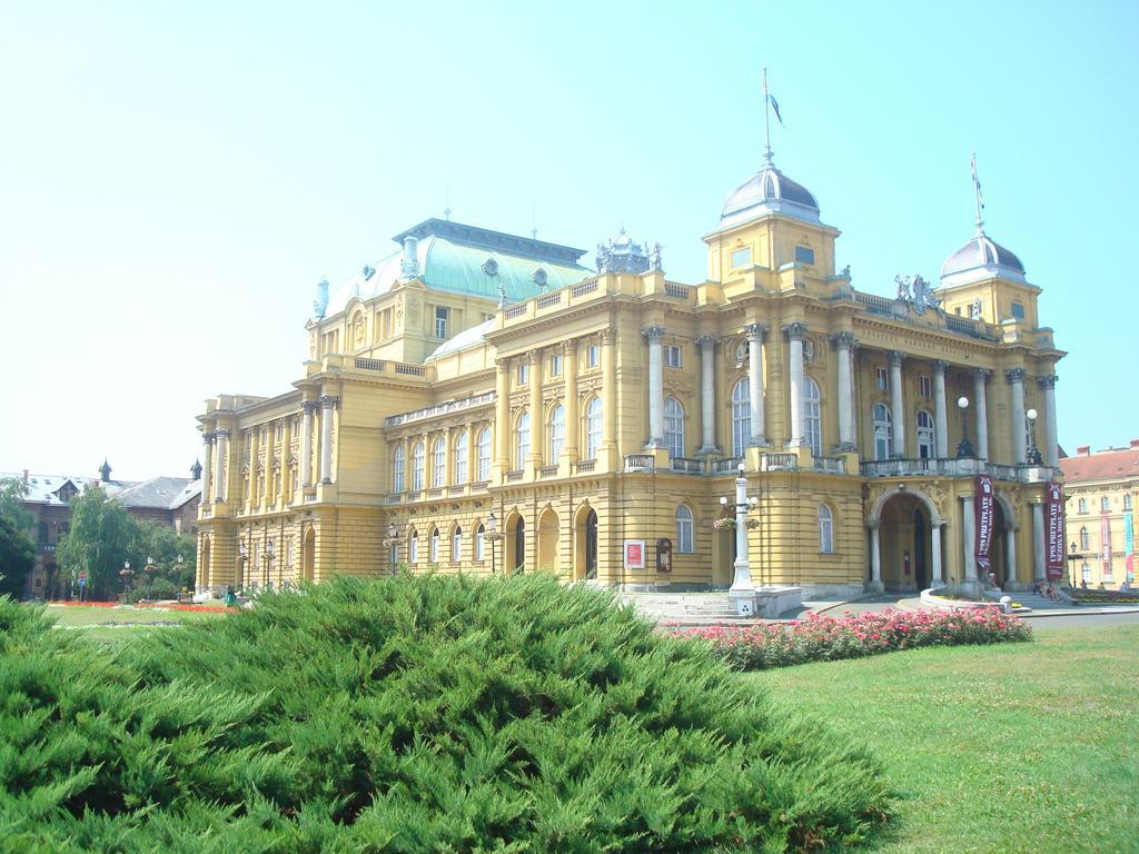 Zagrebrent Apartments Bagian luar foto